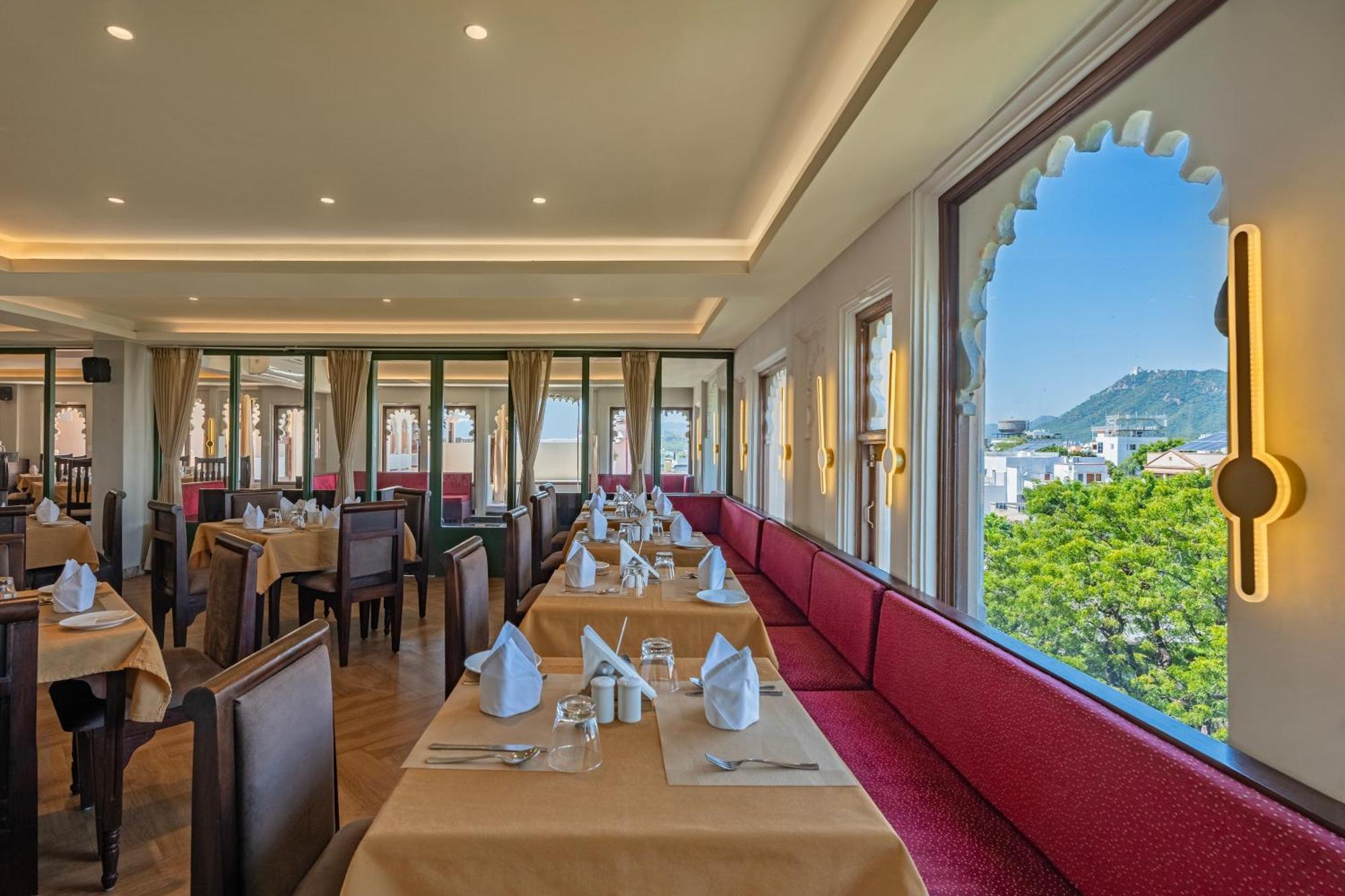 Sterling Jaisinghgarh Udaipur Hotel Eksteriør billede